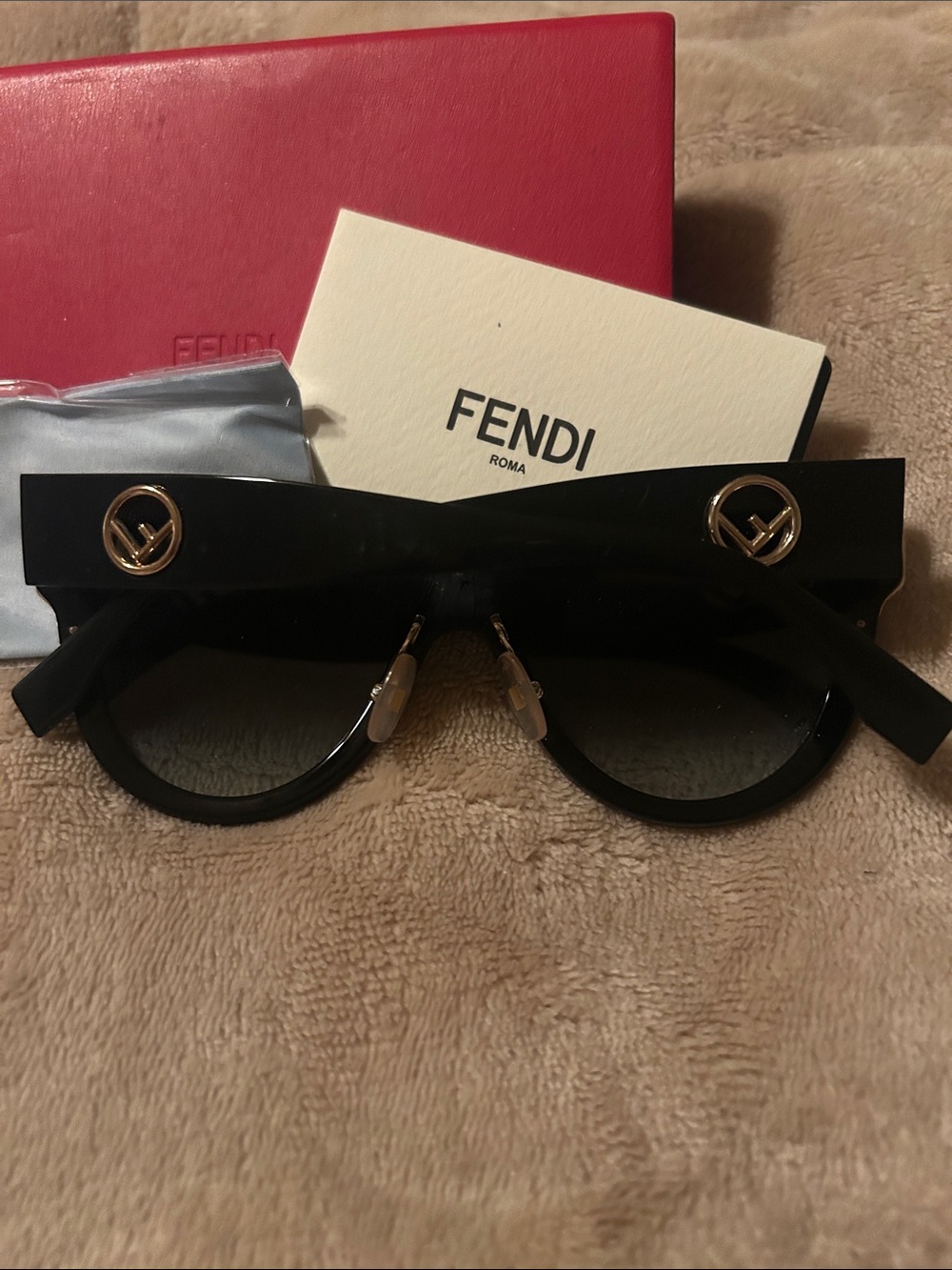 Fendi Black Oversized Cat-Eye Sunglasses - Picture 2 of 2